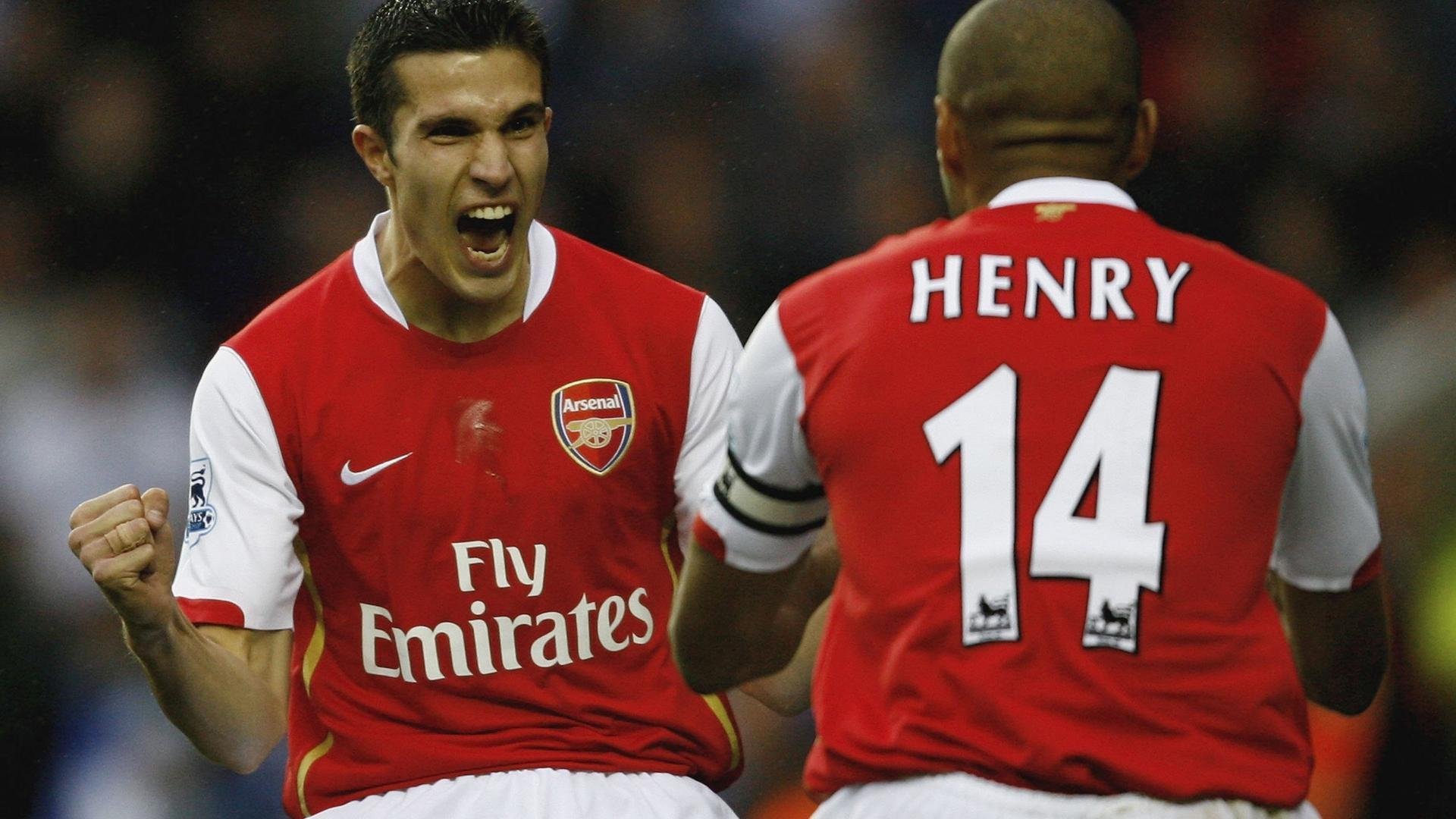 Uzi新星败北表现突出，FPX前途光明！观众掌声雷动