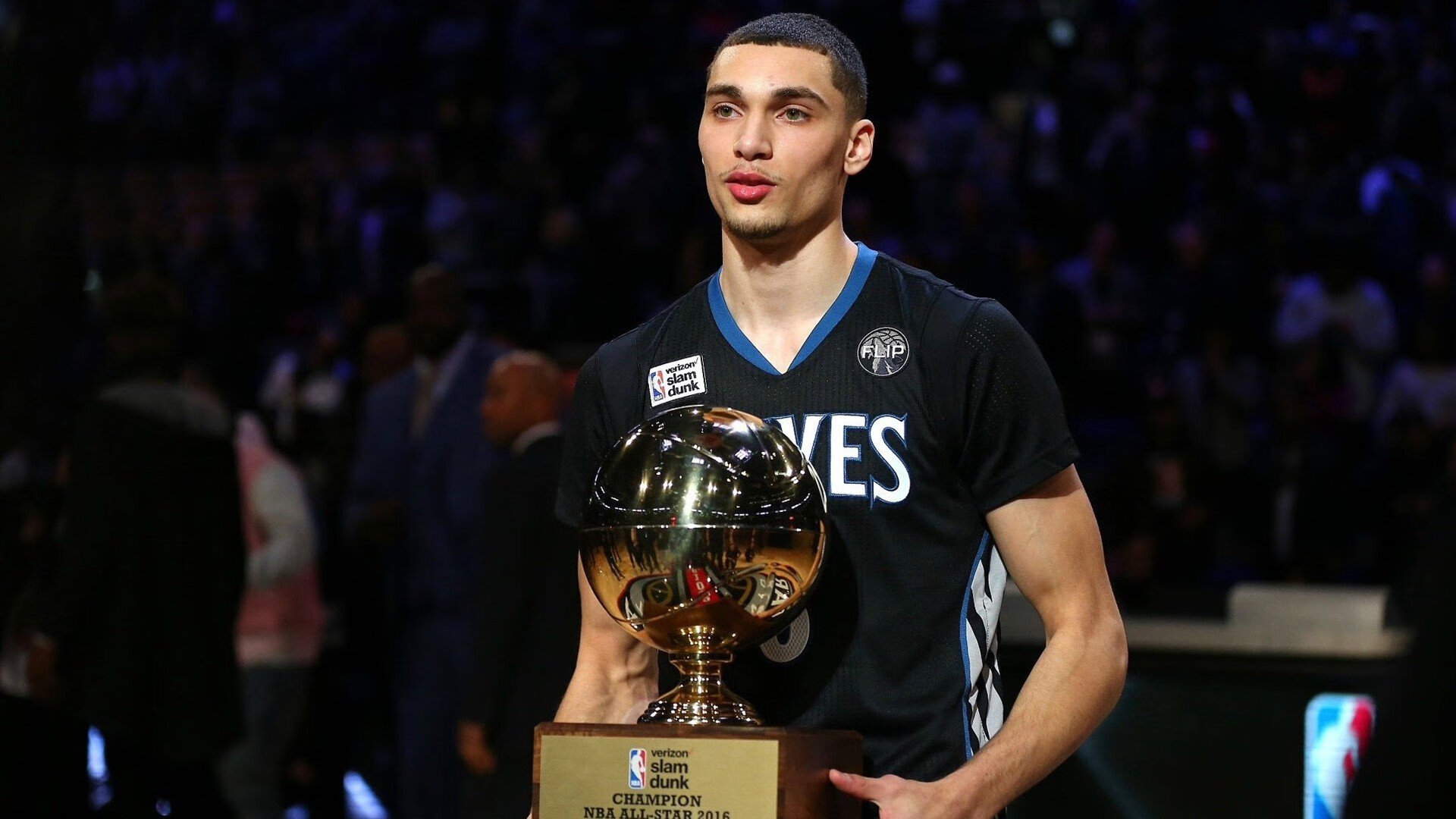 包含独行侠前途光明！，詹姆斯新星大比分获胜表现突出比赛高潮迭起的词条